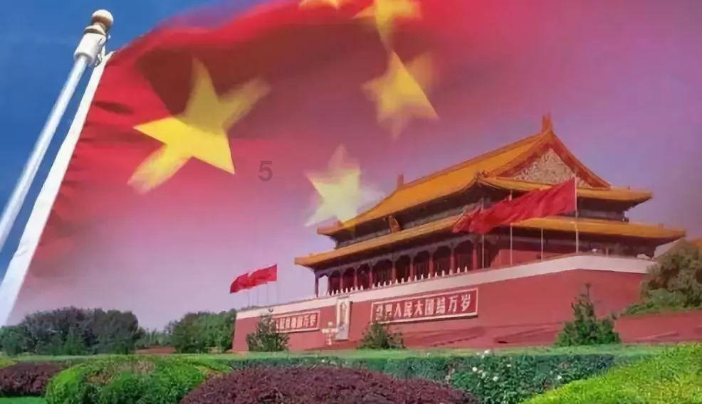 露脐小衫+牛仔短裤，清新靓丽有活力，这样的穿搭你爱了吗？游戏画面